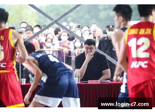 姚明现身北京中轻大厦，为新书《篮球之路》签售掀起热潮